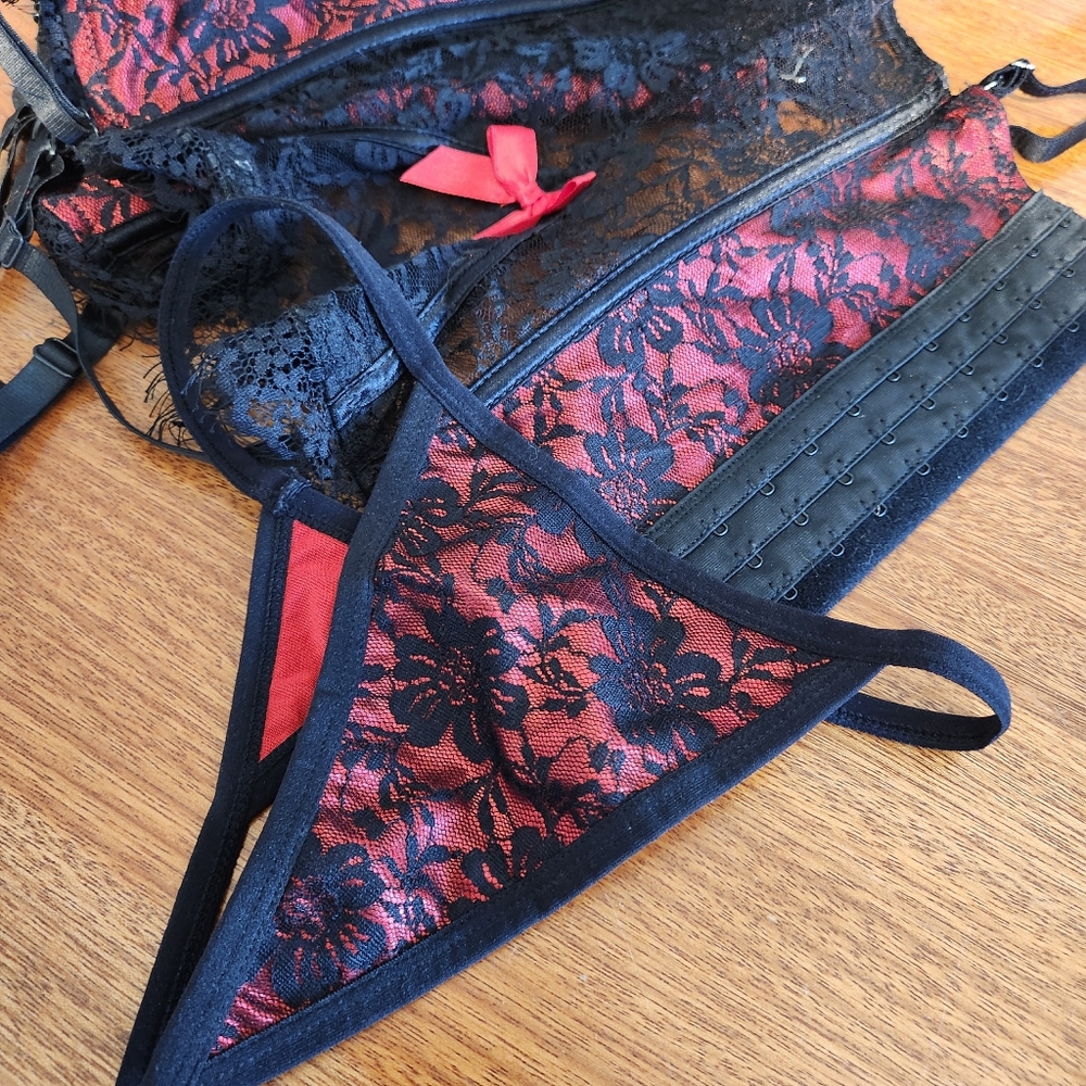 HOT TOPIC Black and Red Lace Bra with Underwire Support 34B - Picture 6 of 12